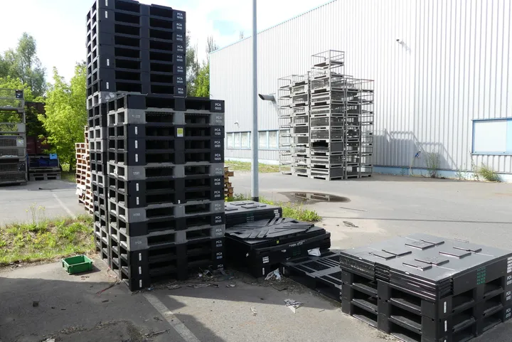Posten Paletten mit Palettendeckeln